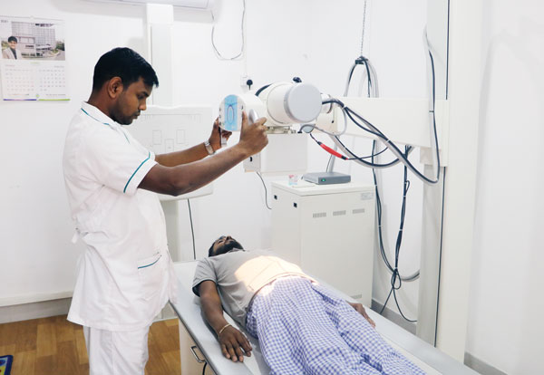 অত্যাধুনিক  ডায়াগণস্টিক সেন্টার